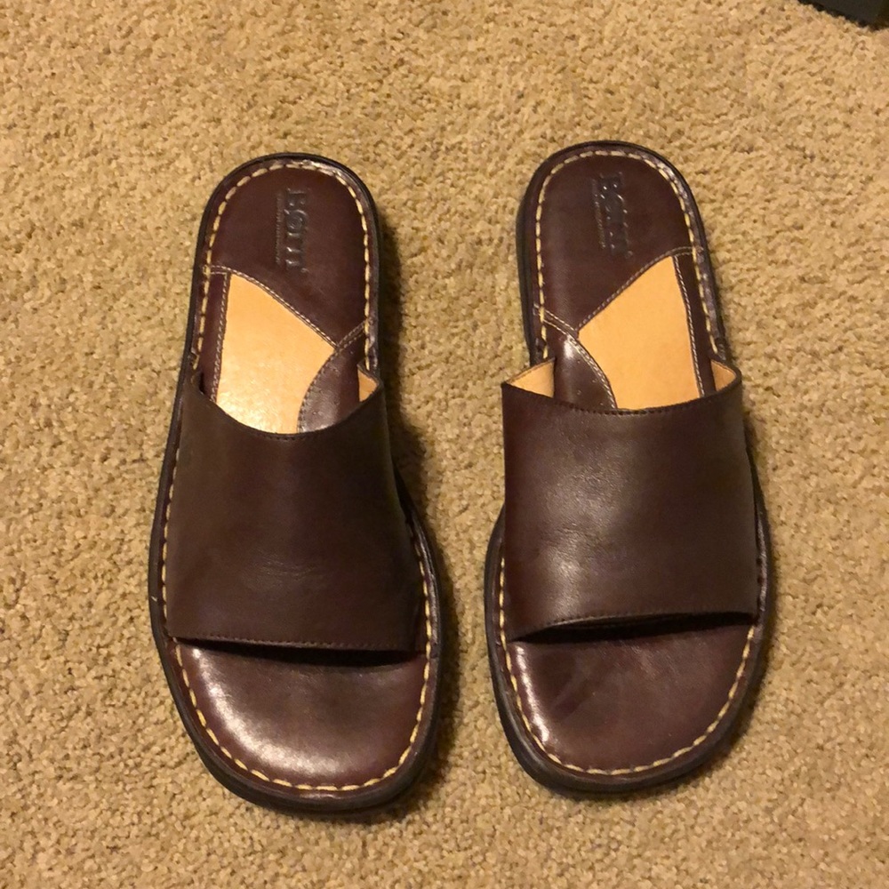 Brown mules